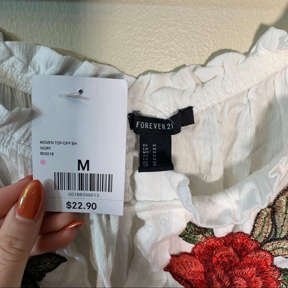 *NWT* White, flowy prairie top with red flowers - Forever 21 - Picture 3 of 6